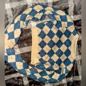 Long sleeve, white and blue checkered cropped shirt